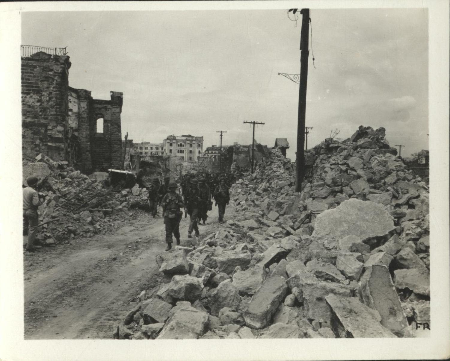 [Untitled – Urban warfare in Manila during liberation: The fighting in Intramuros, February 1945].