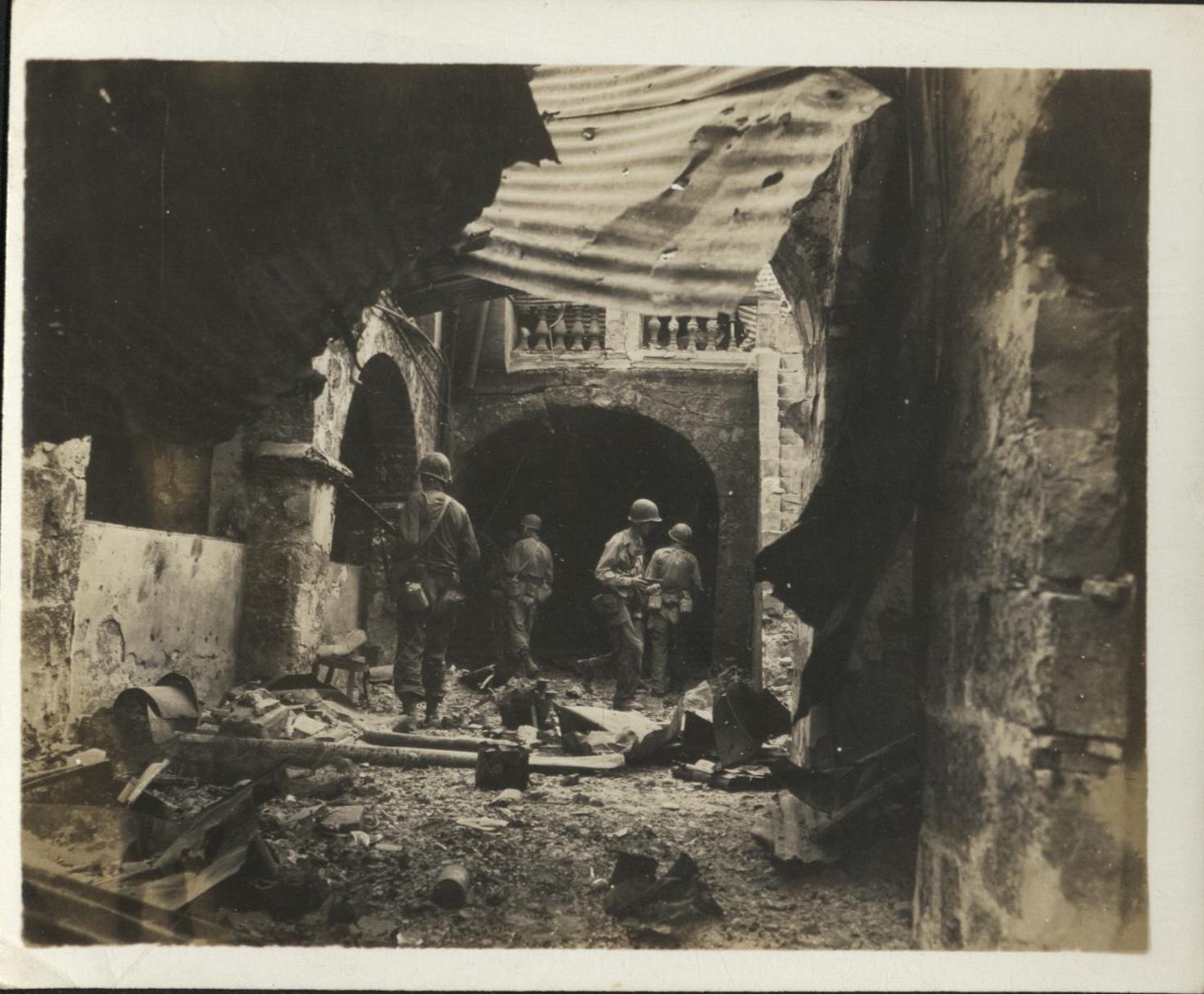 [Untitled – Urban warfare in Manila during liberation: The fighting in Intramuros, February 1945].