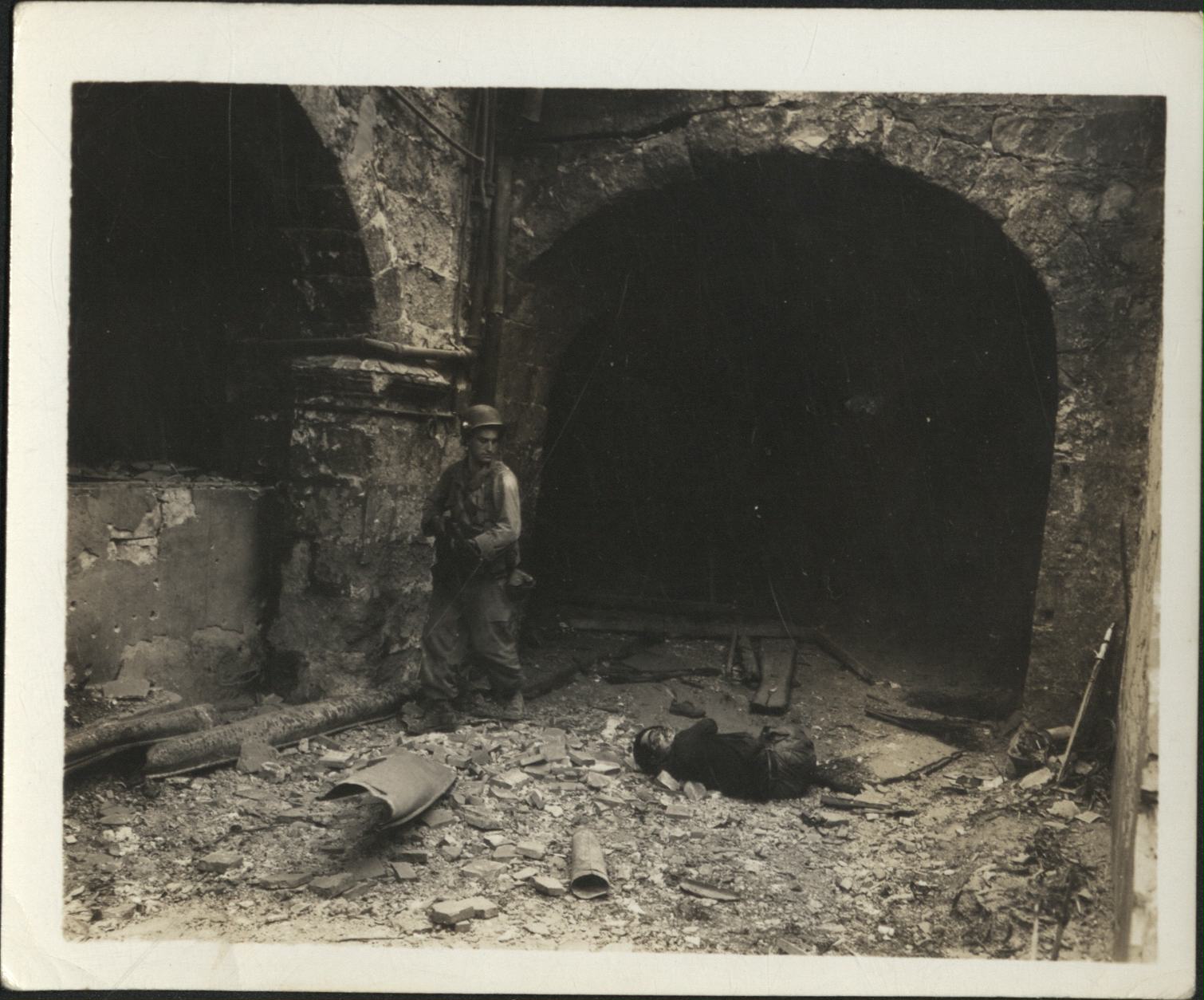 [Untitled – Urban warfare in Manila during liberation: The fighting in Intramuros, February 1945].