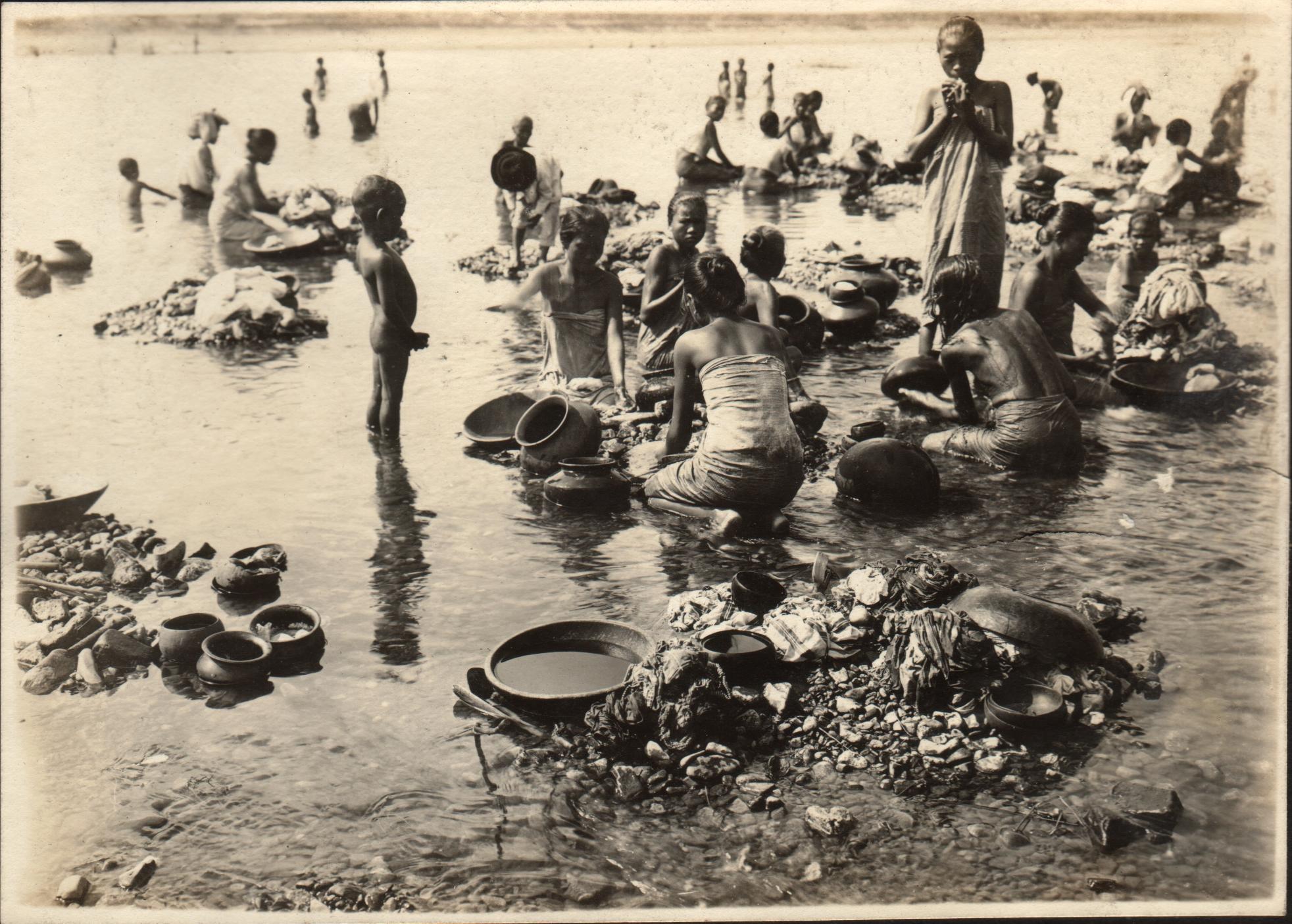 Women getting water from the river of Laoag. Laoag, Ilocos Norte.
