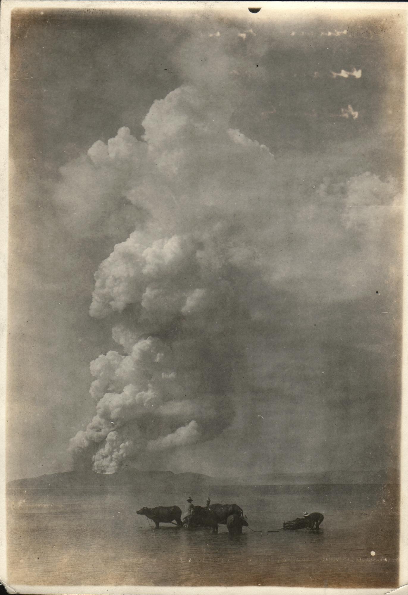 Column of steam above the Island at 10:00 a.m. [January 30, 1911?], Taal Island.