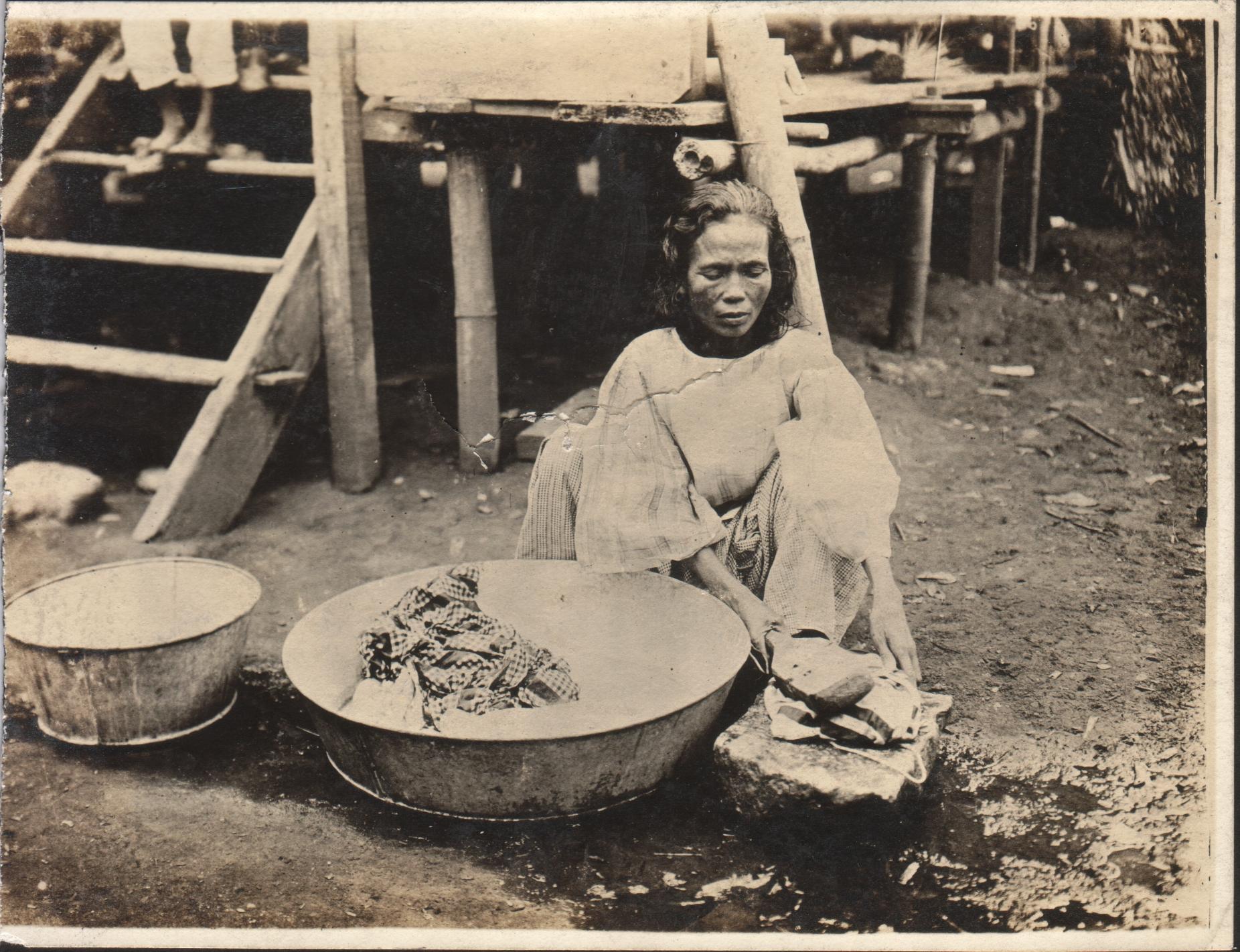 A Tagolog washer-woman, Manila.