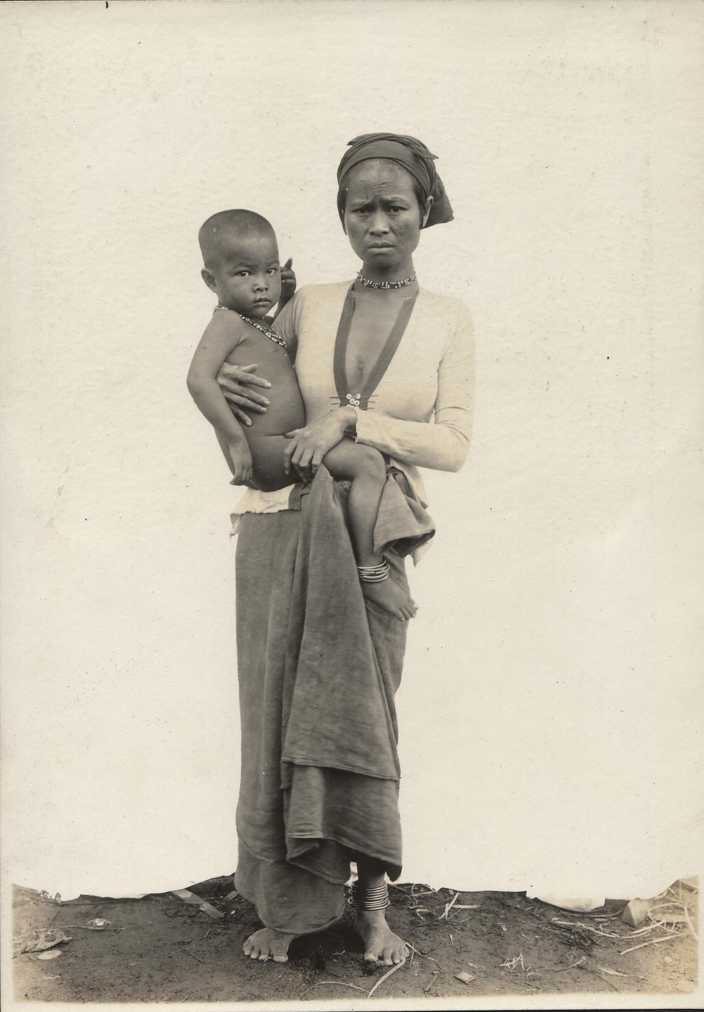 Subano [Subanun] woman and child. Sindangan, Mindanao.