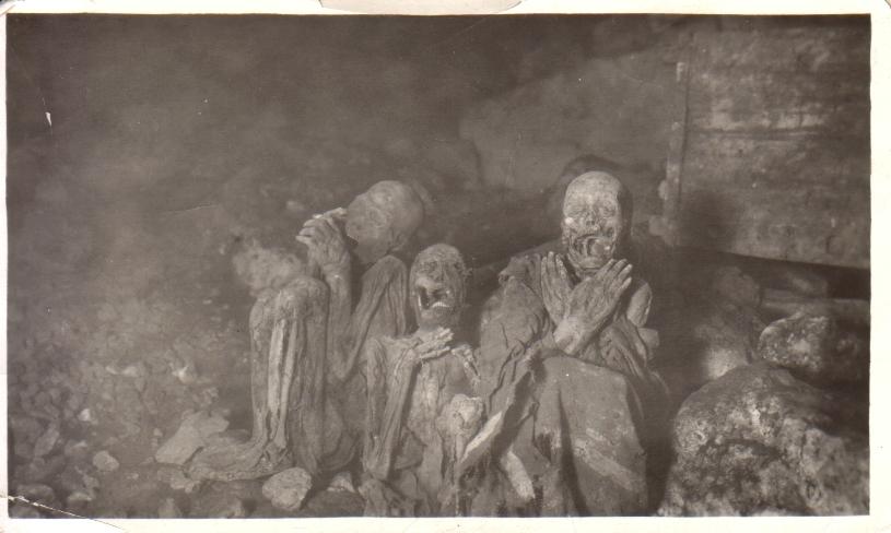 [Untitled ï¿½ Three bodies, Ibalois mummified by smoke].