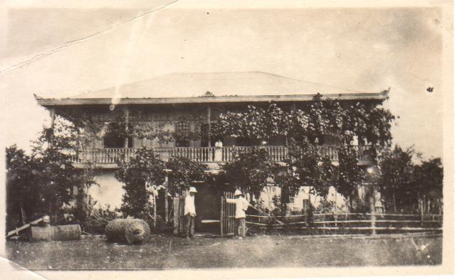 La Casa Grande, Central San Isidro, Kabankalan, Negros Occidental, P. I. Donde vivimos [Where we live].