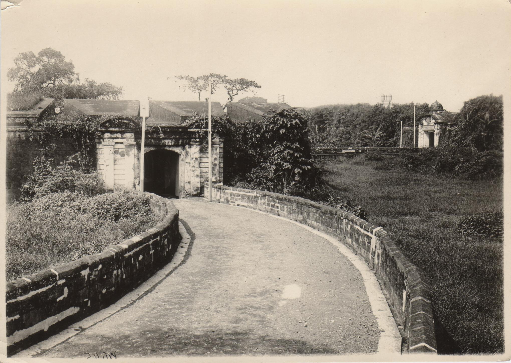 Gate Bagumbayan [Revellin de Real de Bagumbayan], Old Walled City, Manila.