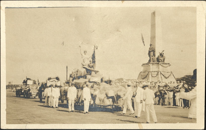 [Untitled ï¿½ Luneta parade].