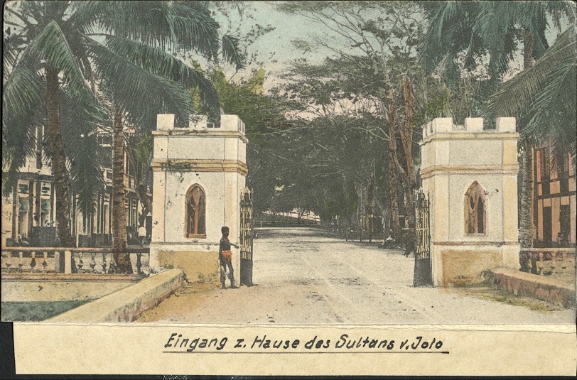 [Untitled ï¿½ ï¿½Entrance to home of the Sultan of Joloï¿½].