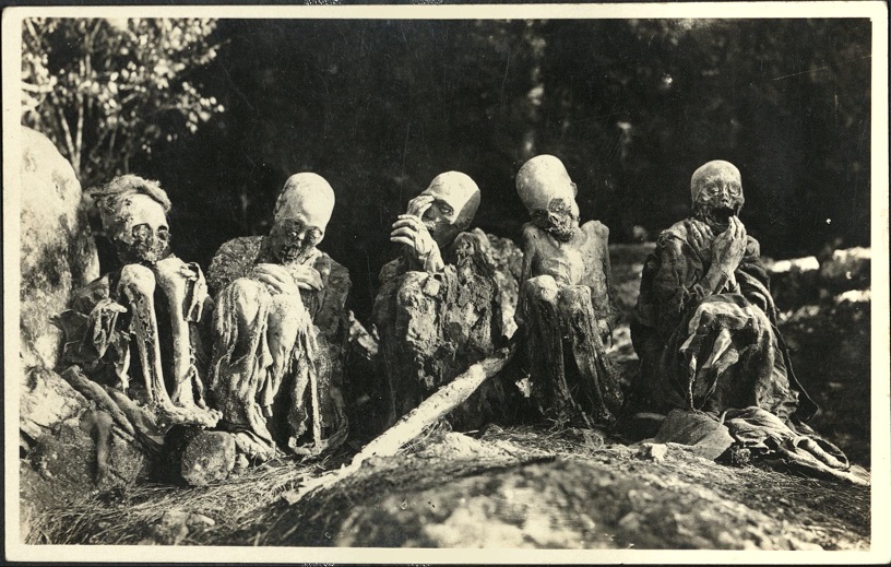 [Untitled ï¿½ Five bodies, Ibalois mummified by smoke].