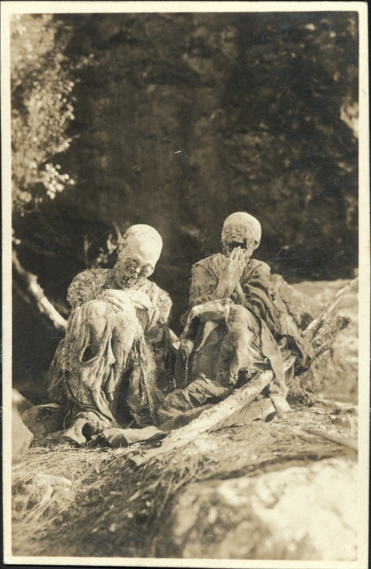 [Untitled ï¿½ Two bodies, Ibalois mummified by smoke].