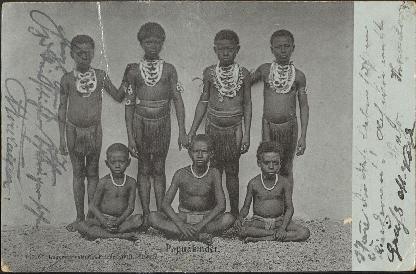 Papuakinder {Papuan youths].