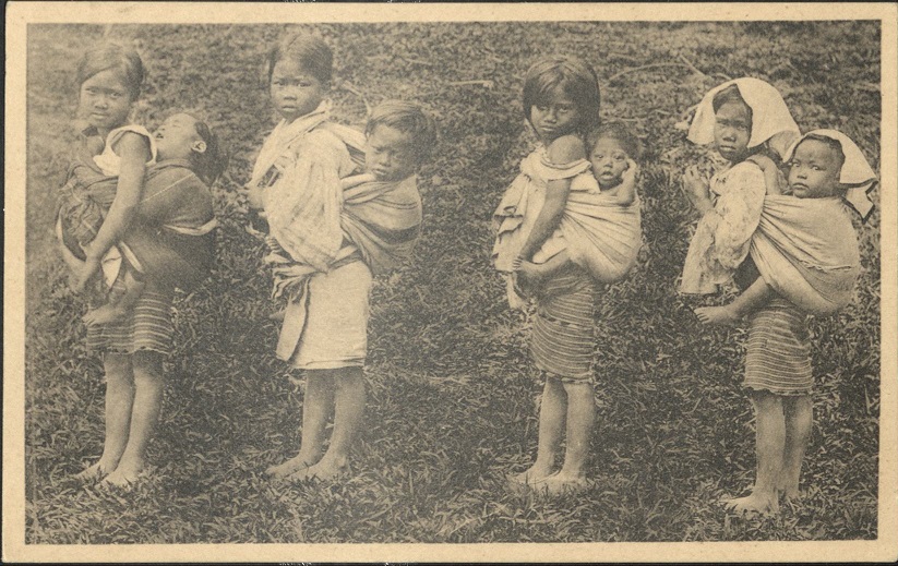 13. Missions de Scheut ï¿½ Philippines. Promenade des petits [Line of small ones].