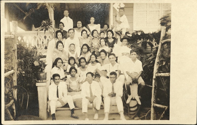 [Untitled ï¿½ Men and women on porch steps].