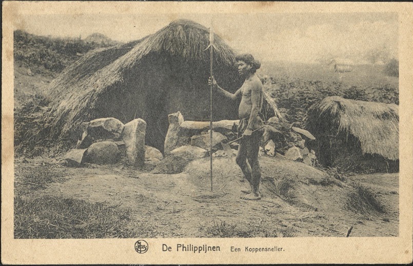 De Philippijnen. Een Koppensneller. [The Philippines. A Headhunter].