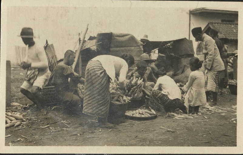 [Untitled ï¿½ Indigenous people husking corn].