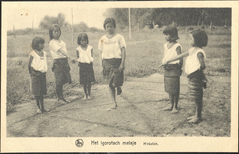 Het igoritsch meisje. Hinkelen. [The Igorot girl. Hopping].